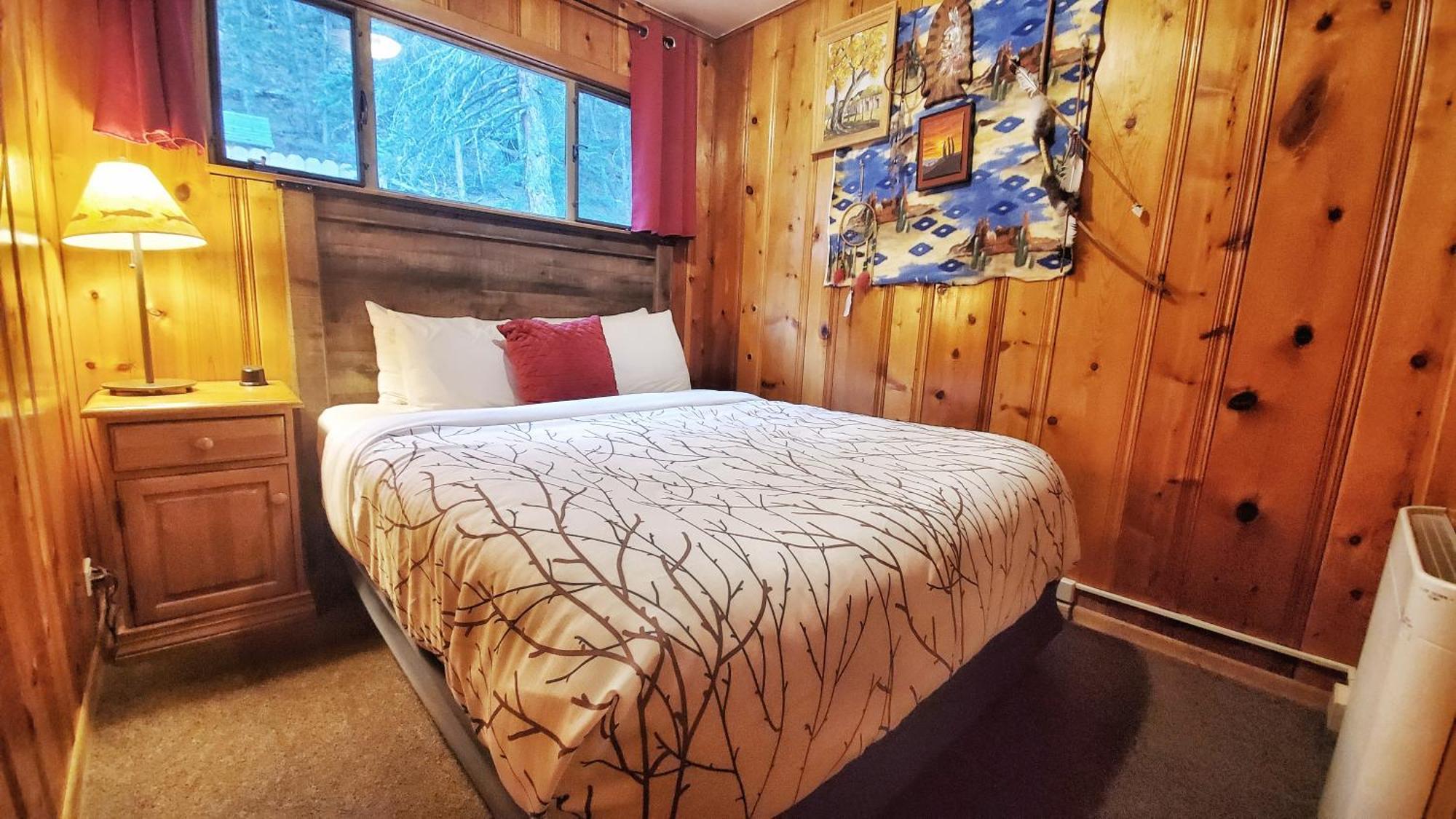 The On Fall River & Fall River Inn 3*